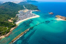 Le mur mystérieux dans la mer de la ville de Quy Nhon. Photo: hanoimoi