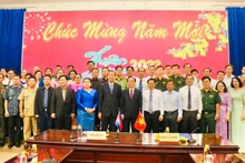 La délégation de Preah Sihanouk, conduite par Vong Phanat, président du Conseil provincial, rend visite à Bac Lieu. Photo : NDEL