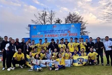 Le titre de champion a été remporté par l'équipe FC Vuon Cu. Photo : VNA.