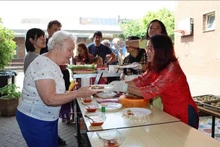 Les Belges découvrent la cuisine vietnamienne. Photo: VNA