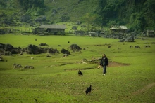 Le village de Hang Tau est connu comme un endroit où l’ethnie minoritaire H'Mong se met à l’abri du monde. Photo: kienthuc.net