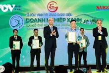 Lors de la cérémonie de remise du titre « Entreprise verte de Hô Chi Minh-Ville ». Photo: VOV