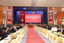 Rencontre entre des organes de représentation diplomatiques, associations et entreprises et des dirigeants de la province de Long An. Photo : VNA.