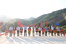 Le district de Ba Che organise la cérémonie d’inauguration du projet de modernisation de la route anti-inondation. Photo: baoquangninh.vn