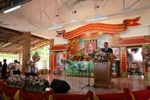 L'ambassadeur du Vietnam en Thaïlande, Phan Chi Thanh, s'adresse à la cérémonie dans la province de Nakhon Phanom le 19 mai. (Photo : VNA)