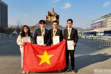Quatre élèves du lycée d’excellence Lê Hông Phong remportent des médailles d’or aux Olympiades mondiales de l’invention et de la créativité 2023. Photo: NDEL