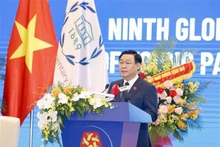 Le président de l’Assemblée nationale du Vietnam Vuong Dinh Huê ouvre la 9e Conférence mondiale des jeunes parlementaires, à Hanoi, le 15 septembre. Photo: VNA