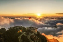 Culminant à 3 143m, le mont de Fansipan, appartenant à la chaîne de montagnes de Hoàng Liên Son, est surnommée «le toit de l’Indochine» . Photo : laodong.vn