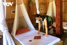 Les gens ont construit plusieurs « homestay » au service des touristes. Photo: VOV