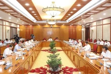 Le Secrétaire général du Parti, Nguyên Phu Trong, préside le 28 juillet à Hanoï une réunion du Bureau Politique et du Secrétariat pour sanctionner les permanences du Comité du Parti de Thanh Hoa des mandats 2010 - 2015 et 2015 - 2020. Photo : VNA.