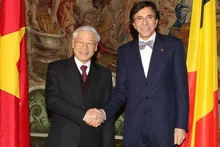 Le Secrétaire général du Parti communiste du Vietnam, Nguyen Phu Trong, et le Premier ministre belge, Elio Di Rupo, lors de sa visite en Belgique en janvier 2013. Photo: VNA