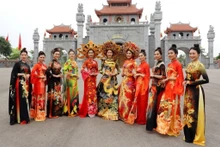 Le festival se déroulera du 20 au 29 avril avec plus de 20 activités dont une pour mettre en valeur une collection ao dài. Photo : VNA