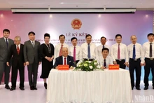 Lors de la cérémonie de signature d’un accord de développement de projet entre la société par actions de construction d’infrastructures de Dai Phong et le groupe de JiaWei de Taiwan (Chine). Photo: NDEL