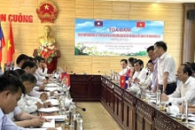 Lors du colloque pour partager des expériences en matière de coordination judiciaire entre les districts frontaliers de la province de Nghe An et de la province laotienne de Xieng Khuang. Photo: concuong.nghean.gov.vn
