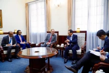 Le ministre vietnamien des Affaires étrangères, Bui Thanh Son, reçoit le nouvel ambassadeur du Qatar au Vietnam, Khalid Ali Abdullah Abel. Photo: baoquocte