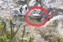 La scène de l'accident impliquant des Vietnamiens dans la province chinoise du Guangxi le 19 mai. Photo : china news/VNA.