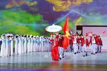 Le nageur Nguyên Huy Hoàng a eu l'honneur d’être le porte-drapeau de la délégation sportive vietnamienne lors de la cérémonie d'ouverture des plusieurs événements sportifs majeurs à plusieurs reprises. Photo : VNA.
