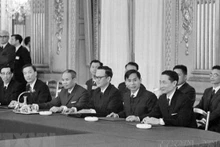 La délégation de la République démocratique du Vietnam, conduite par le ministre Xuan Thuy, a participé à la "Conférence sur la paix au Vietnam" à Paris le 13 mai 1968. Photo: VNA