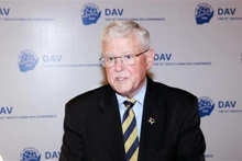Le professeur émérite Carl Thayer. Photo : VNA