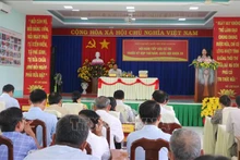 Lors de la rencontre de la vice-présidente Vo Thi Anh Xuan avec l’électorat dans le district de Thoai Son et la ville de Long Xuyen. Photo: VNA
