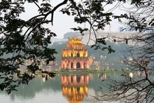 Lac Hoàn Kiêm (Epée restituée). Photo : hanoimoi.com.vn