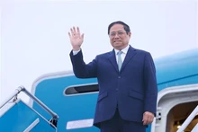Le PM Pham Minh Chinh part pour le Sommet commémoratif du 50e anniversaire des relations ASEAN - Japon. Photo : VNA.