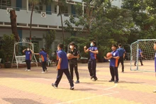 De nombreux programmes d'activités sportives adaptés à la condition physique et au développement des élèves. Photo : CVN