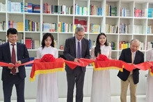 La cérémonie d’inauguration de la bibliothèque francophone à l’Académie diplomatique du Vietnam, le 12 avril. Photo : VNA.