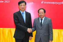 Le vice-ministre vietnamien de la Sécurité publique, Nguyên Duy Ngoc, (à gauche) et le vice-ministre lao de la Sécurité publique et chef du Département général de la police Khamking Phuilamanivong. Photo : VNA.