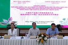 Lors du programme visant à diffuser des informations et les réglementations du marché chinois pour les produits aquatiques importés. Photo: congthuong