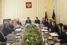 La séance de travail entre Le Minh Tri, président du Parquet populaire suprême du Vietnam et le procureur général de la Fédération de Russie, Igor Krasnov. Photo : VNA