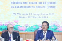 Trân Tuân Anh, membre du Bureau Politique et chef de la Commission centrale de l’Économie du Parti communiste du Vietnam (à droite). Photo : VNA. 