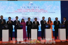La cérémonie d’inauguration des versions sud-coréenne, chinoise et japonaise du portail d’information électronique de Binh Duong. Photo : VNA.