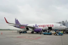 Avion de HK Express à l'aéroport de Nôi Bài. Photo : Collaborateur/Vietnam+