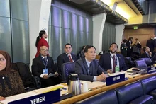 L’ambassadeur Duong Hai Dung, représentant permanent du Vietnam (2e de gauche) à la 46e session du Conseil des Gouverneurs du FIDA. Photo: VNA