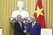 Le président du Vietnam, Nguyen Xuan Phuc (droite) et le gouverneur de Niigata, Hanazumi Hideyo. Photo : VNA.