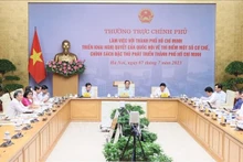 La séance de travail en ligne entre la Permanence du gouvernement et Ho Chi Minh-Ville. Photo : VNA