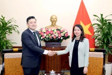 La vice-ministre des Affaires étrangères, Nguyên Minh Hang (à droite), et Juhern Kim, représentant en chef du Conseil de l’Institut mondial de la croissance verte (GGGI) au Vietnam. Photo : Baoquocte.vn