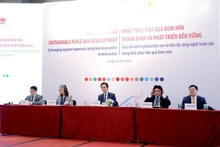 Le vice-ministre vietnamien des Affaires étrangères Dô Hùng Viêt (au milieu). Photo : mofa.gov.vn