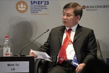 Le président du Parquet populaire suprême du Vietnam, Lê Minh Tri, s’adresse au dialogue tenu dans le cadre du programme d’affaires lors du 26e SPIEF. Photo : VNA. 