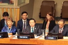 Le Vice-Premier Ministre vietnamien, Trân Hông Hà (au centre), prend la parole lors du Dialogue sur l'eau pour la coopération. Photo : VNA.