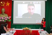 Lors de la cérémonie de remise de 200 000 dollars en faveur des sinistrés du séisme en Turquie et en Syrie. Photo : VNA.