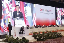 Le Président de l’Assemblée nationale Vuong Dinh Huê prononce un discours important lors de la première session de la 44e Assemblée générale de l’Assemblée interparlementaire de l’ASEAN (AIPA-44). Photo : VNA.