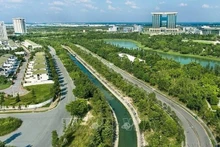 Les villes et provinces de la région du Nam Bô oriental se concentrent toutes sur les investissements dans les infrastructures pour attirer les IDE. Photo: VNA