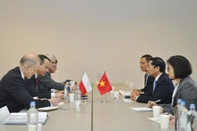 Lors de la rencontre entre le ministre vietnamien des Affaires étrangères, Bui Thanh Son, et son homologue polonais, Radoslaw Sikorski. Photo: baoquocte