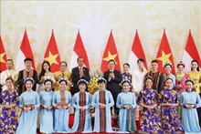 Le Président Vo Van Thuong préside un banquet de bienvenue en l’honneur du Président indonésien Joko Widodo. Photo : VNA.