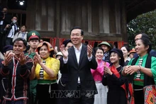 Le Président Vo Van Thuong à la fête "Couleurs du printemps dans toutes les régions du pays", à Hanoi, le 24 février. Photo : VNA.