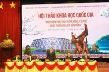 Lors de la conférence scientifique nationale « Dien Bien promeut son potentiel et ses avantages afin de développer le tourisme durable ». Photo: sggp.org.vn