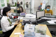 Transactions à Vietcombank. Photo : VNA
