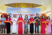 Exposition de photos "Empreintes du général Vo Nguyen Giap à Dien Bien Phu"